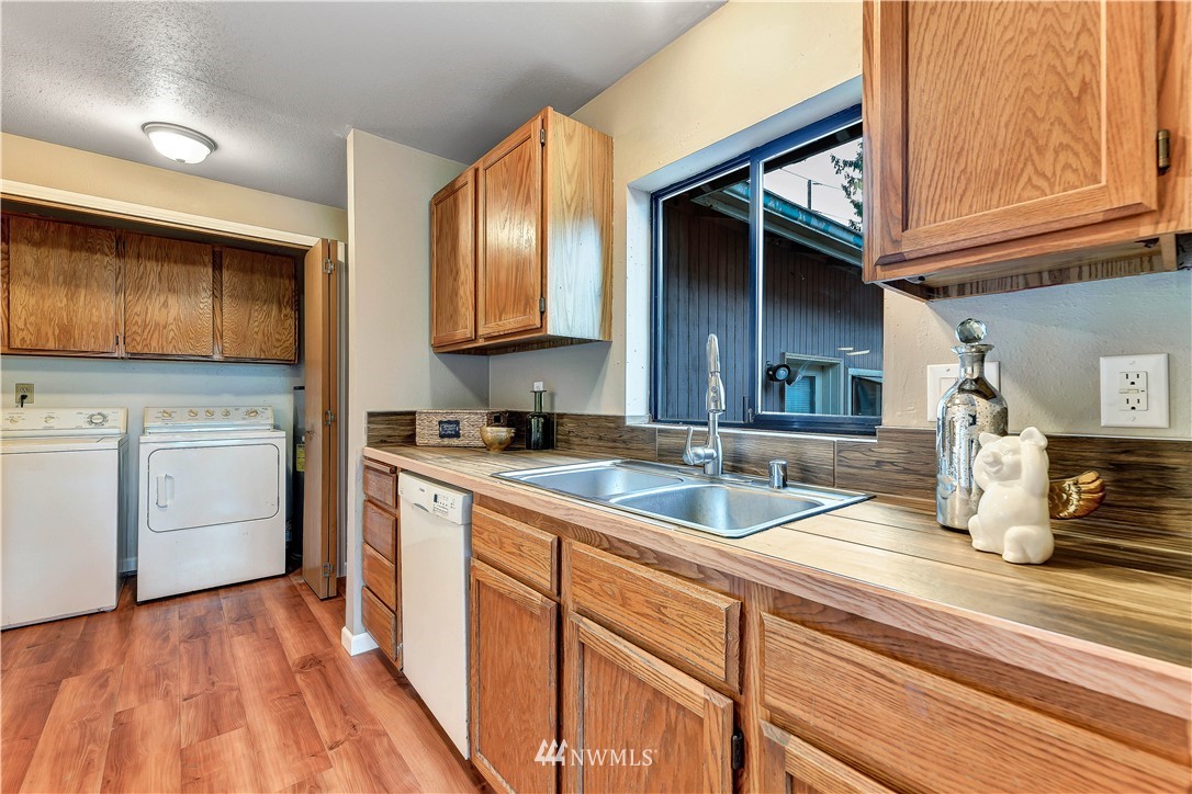 5529 Lowell Road Everett, WA 98203 - Photo 11 of 22 a kitchen with a sink and cabinets