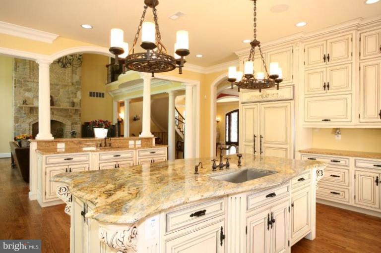 3305 Bridle Ridge Lane Pikesville, MD 21208 - Photo 5 of 30 Kitchen/Family Room