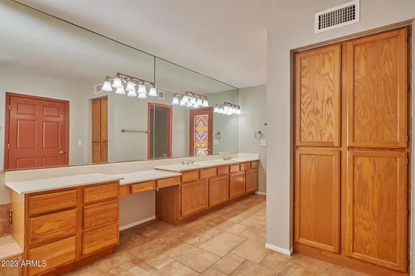 $3,195 | 1137 North Winthrop Circle, Mesa, AZ 85213