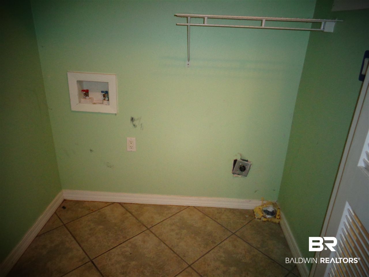 27020 Lake Road Orange Beach, AL 36561 - Photo 10 of 30 Washer/dryer hook-up