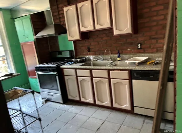 $3,250 | 107 Beadel Street, Unit 1 | East Williamsburg