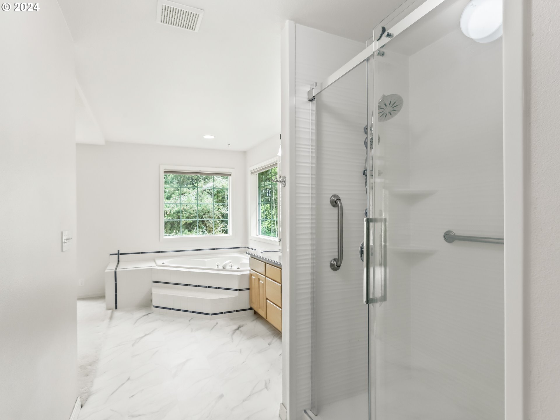 2710 Northeast 240th Street Ridgefield, WA 98642 - Photo 28 of 48 a bathroom with a bathtub and shower