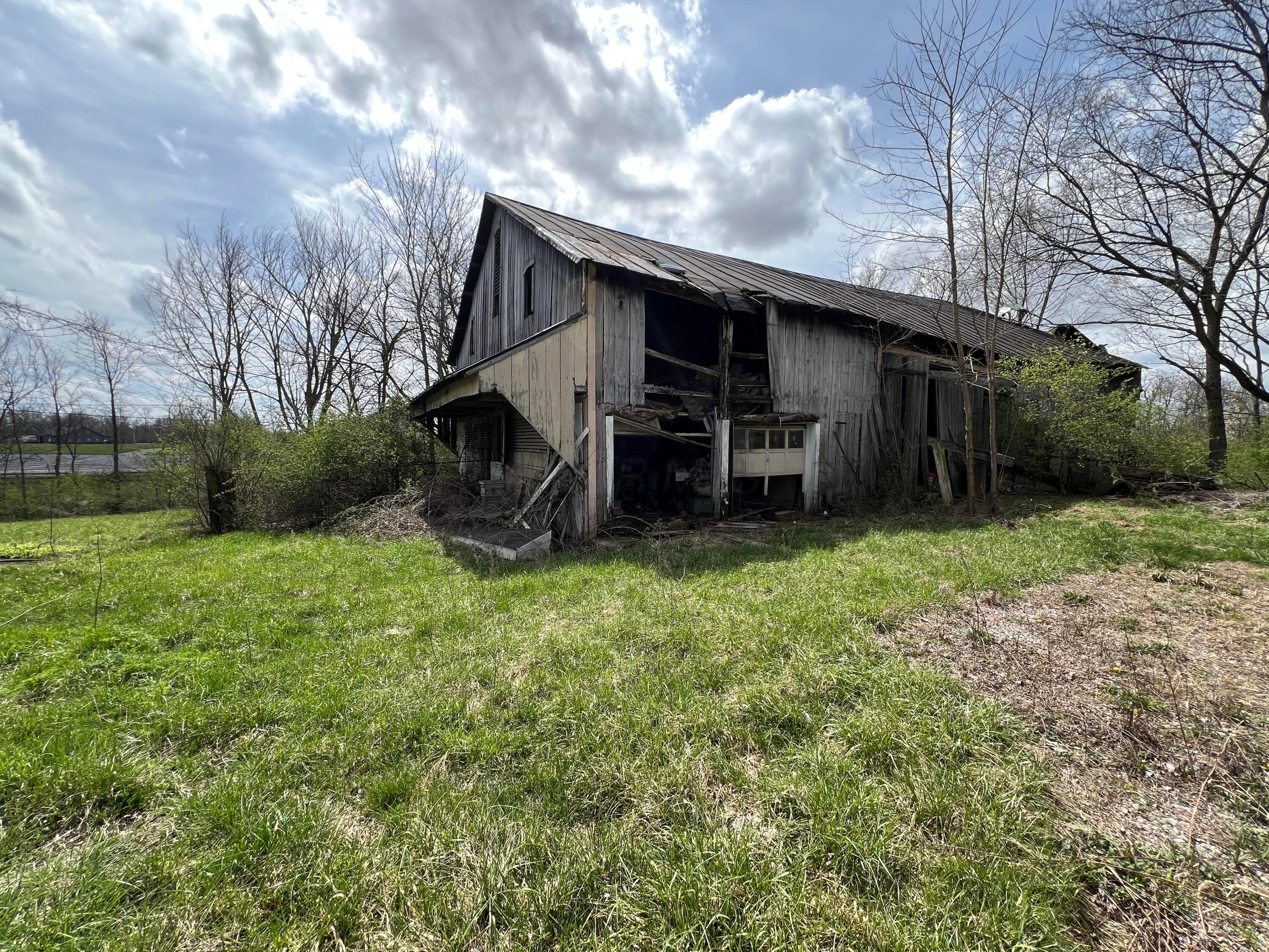 6192 Troy Road Springfield, OH 45502 - Photo 5 of 21 IMG_5015
