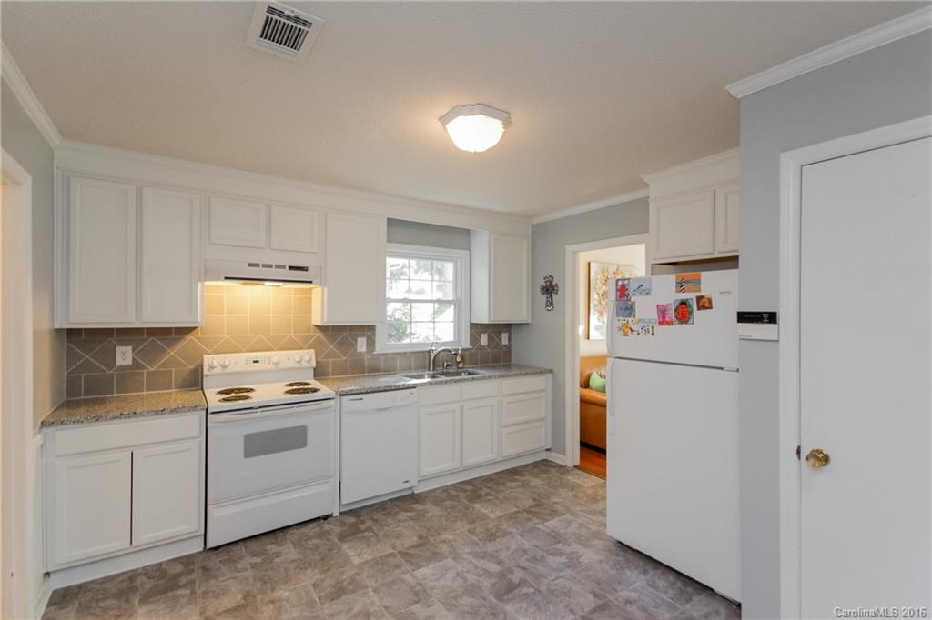 318 Clearbrook Road Matthews, NC 28105 - Photo 5 of 22 Gallery Image 5