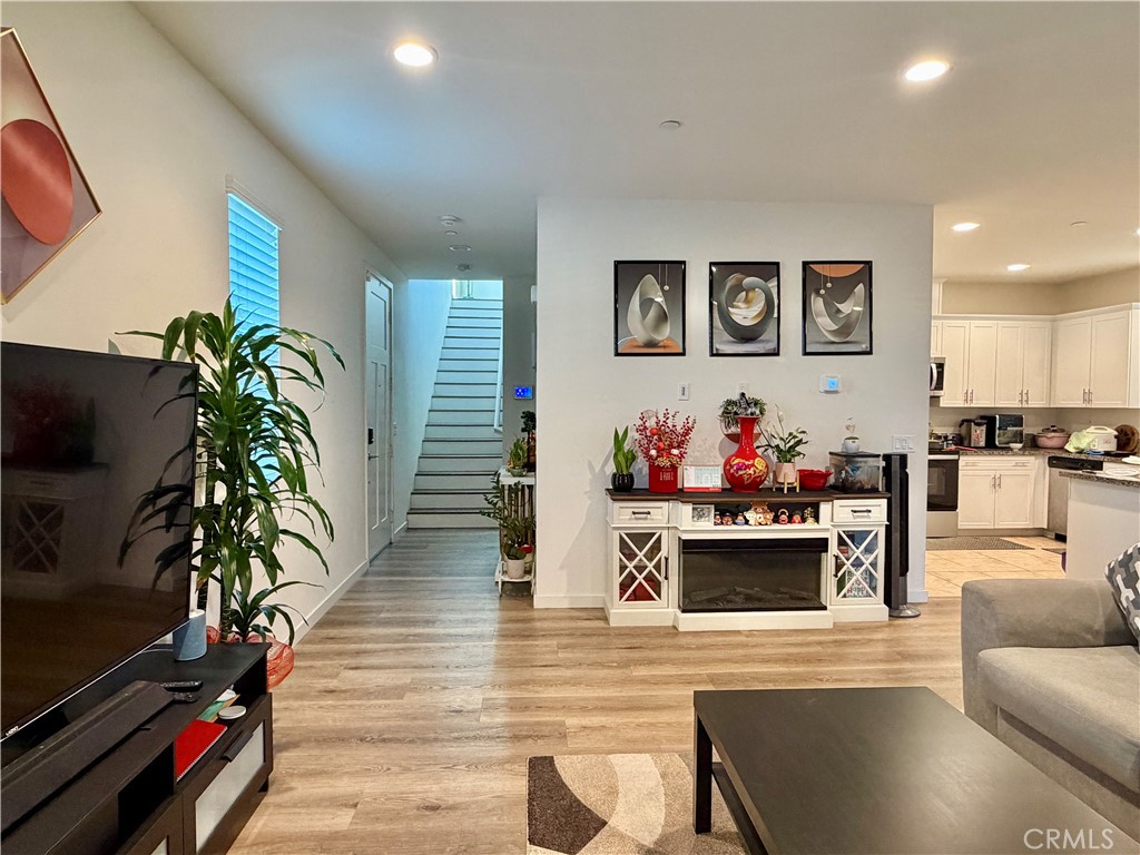 4248 Vermillion Court Riverside, CA 92505 - Photo 4 of 25