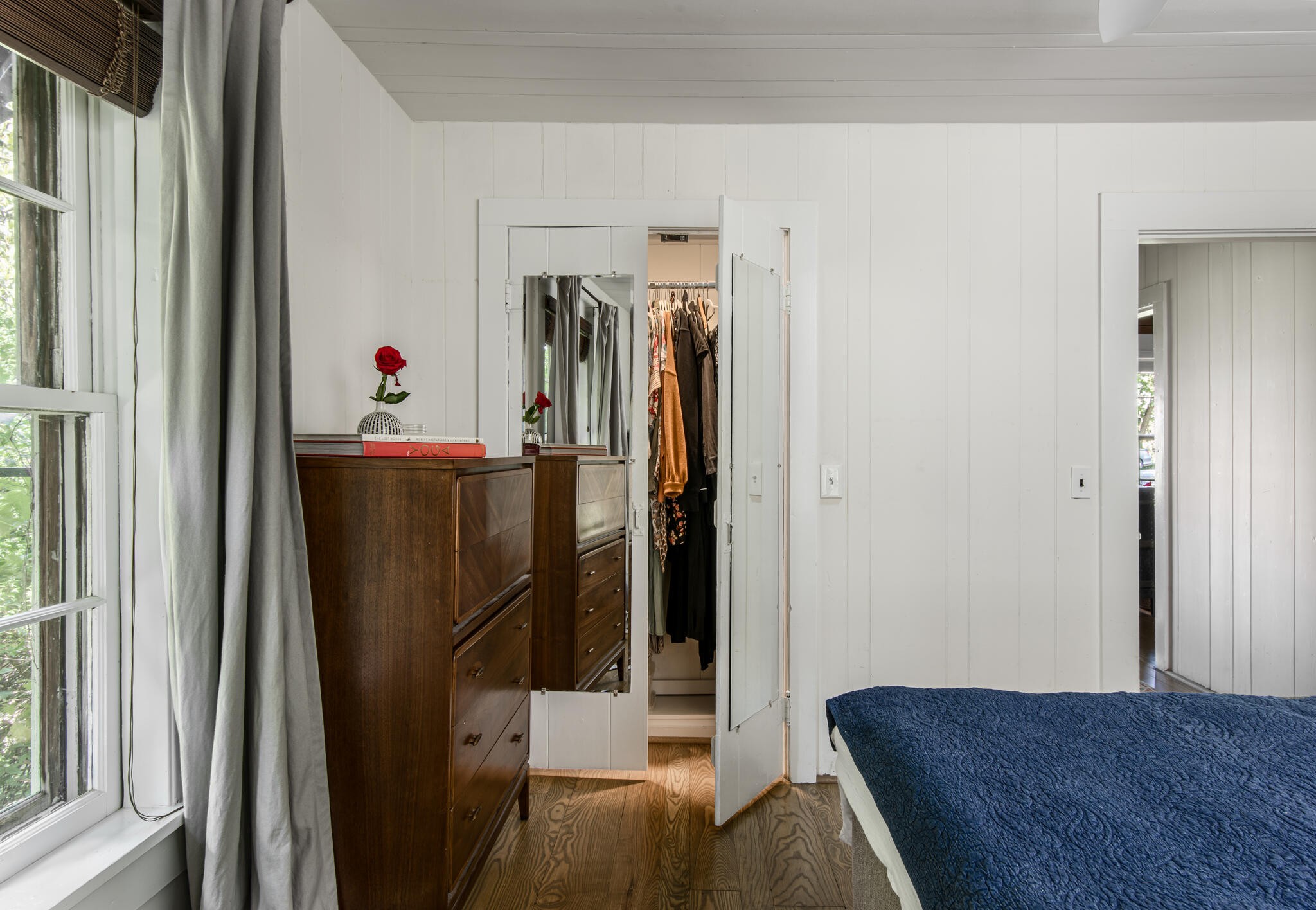 3815 Trimble Road Nashville, TN 37215 - Photo 18 of 31 a view of hallway with furniture and a window
