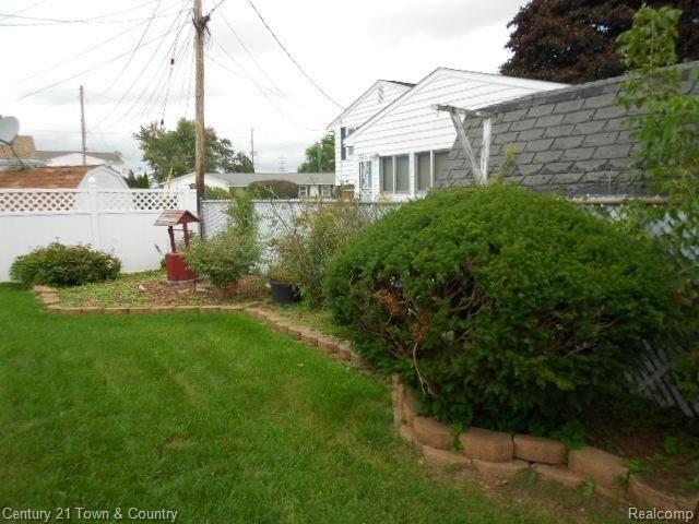 1813 Springfield Street Flint, MI 48503 - Photo 6 of 23 DSCN3776.JPG