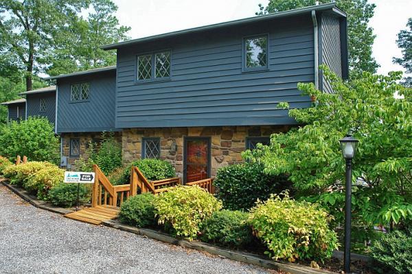 213 Saunders Point Road, Unit 5 Huddleston, VA 24104 - Photo 2 of 17 Streetside