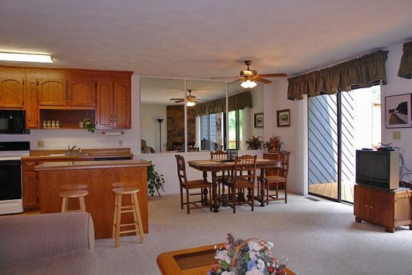 213 Saunders Point Road, Unit 5 Huddleston, VA 24104 - Photo 6 of 17 Dining Area