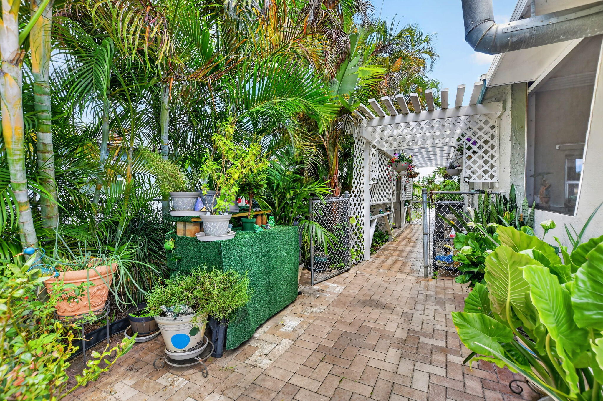 11078 Delta Circle Boca Raton, FL 33428 - Photo 38 of 43 11078 side planter