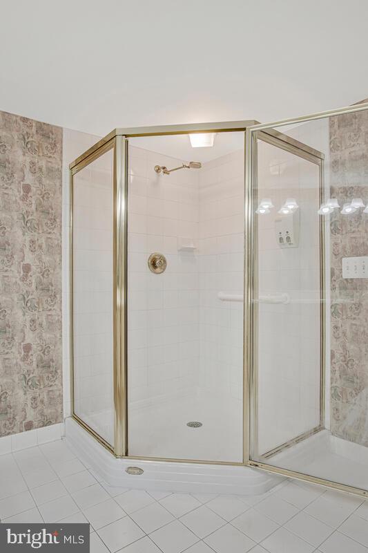 12300 Rosslare Ridge Road, Unit 508 Lutherville-Timonium, MD 21093 - Photo 29 of 40 a bathroom with a glass shower door