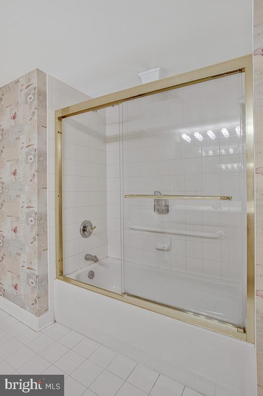 12300 Rosslare Ridge Road, Unit 508 Lutherville-Timonium, MD 21093 - Photo 35 of 40 a bathroom with a shower