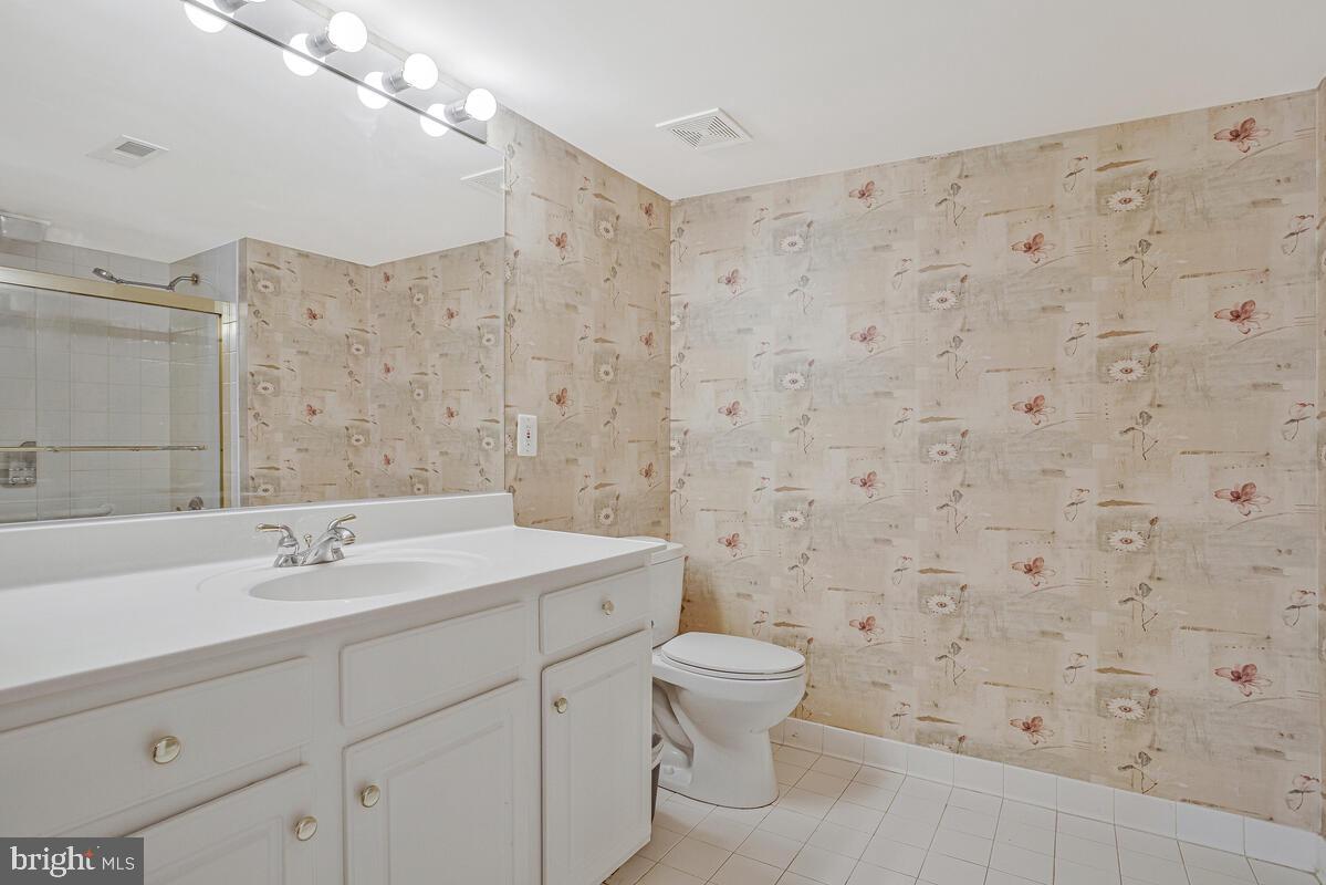 12300 Rosslare Ridge Road, Unit 508 Lutherville-Timonium, MD 21093 - Photo 36 of 40 a bathroom with a sink a toilet and a mirror