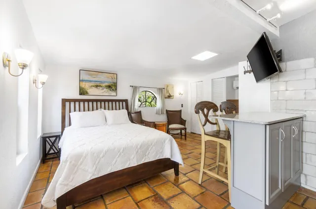 $11,000 | 400 33rd Street, West Palm Beach, FL 33407