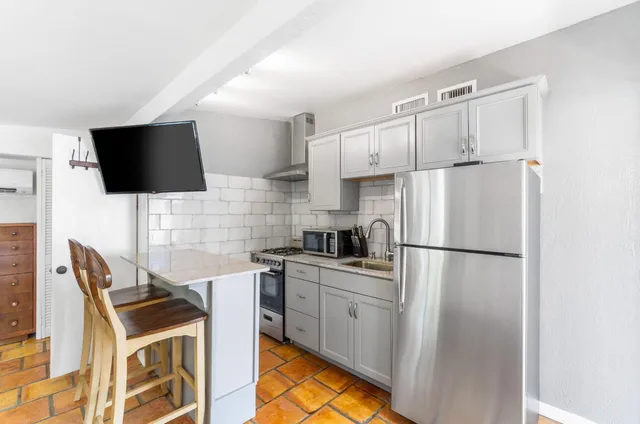 $11,000 | 400 33rd Street, West Palm Beach, FL 33407