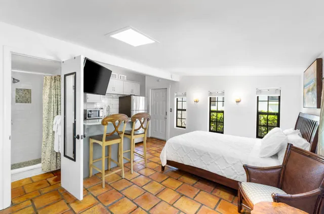 $11,000 | 400 33rd Street, West Palm Beach, FL 33407