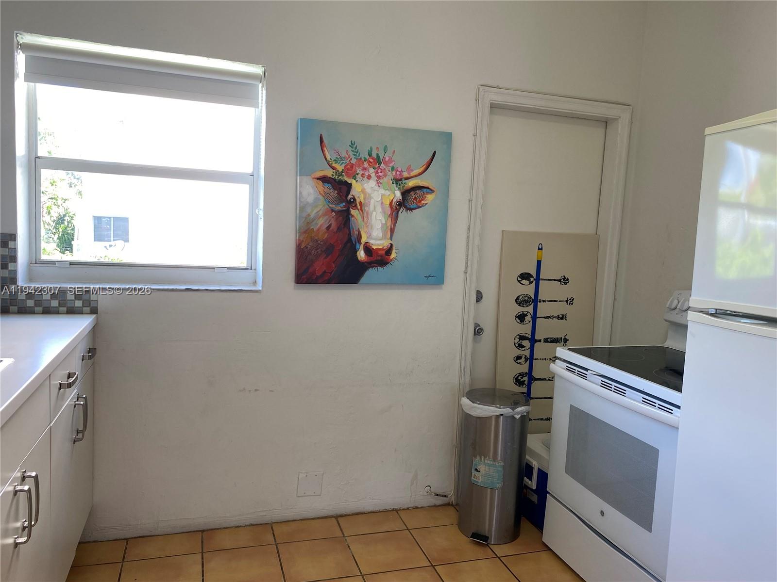 1011 9th Street, Unit 8 Miami Beach, FL 33139 - Photo 11 of 15 Bright kitchen area.