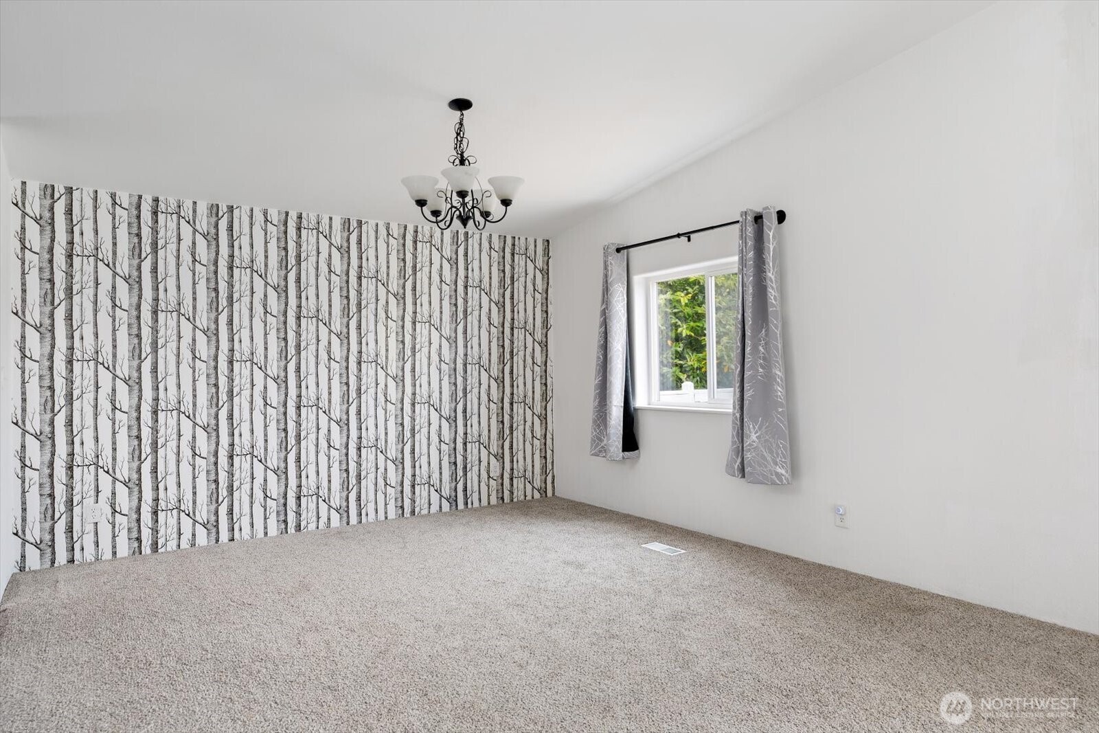 99 East Morris Road Coupeville, WA 98239 - Photo 13 of 32 en empty room with windows