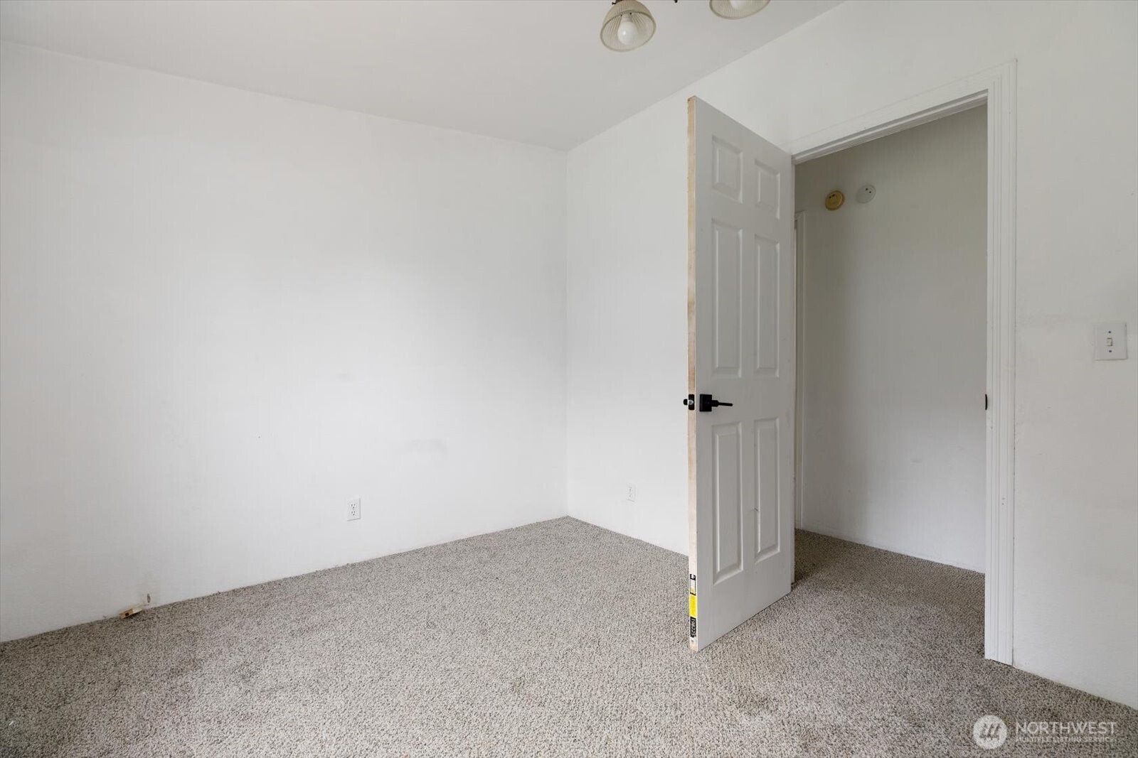 99 East Morris Road Coupeville, WA 98239 - Photo 21 of 32 an empty room