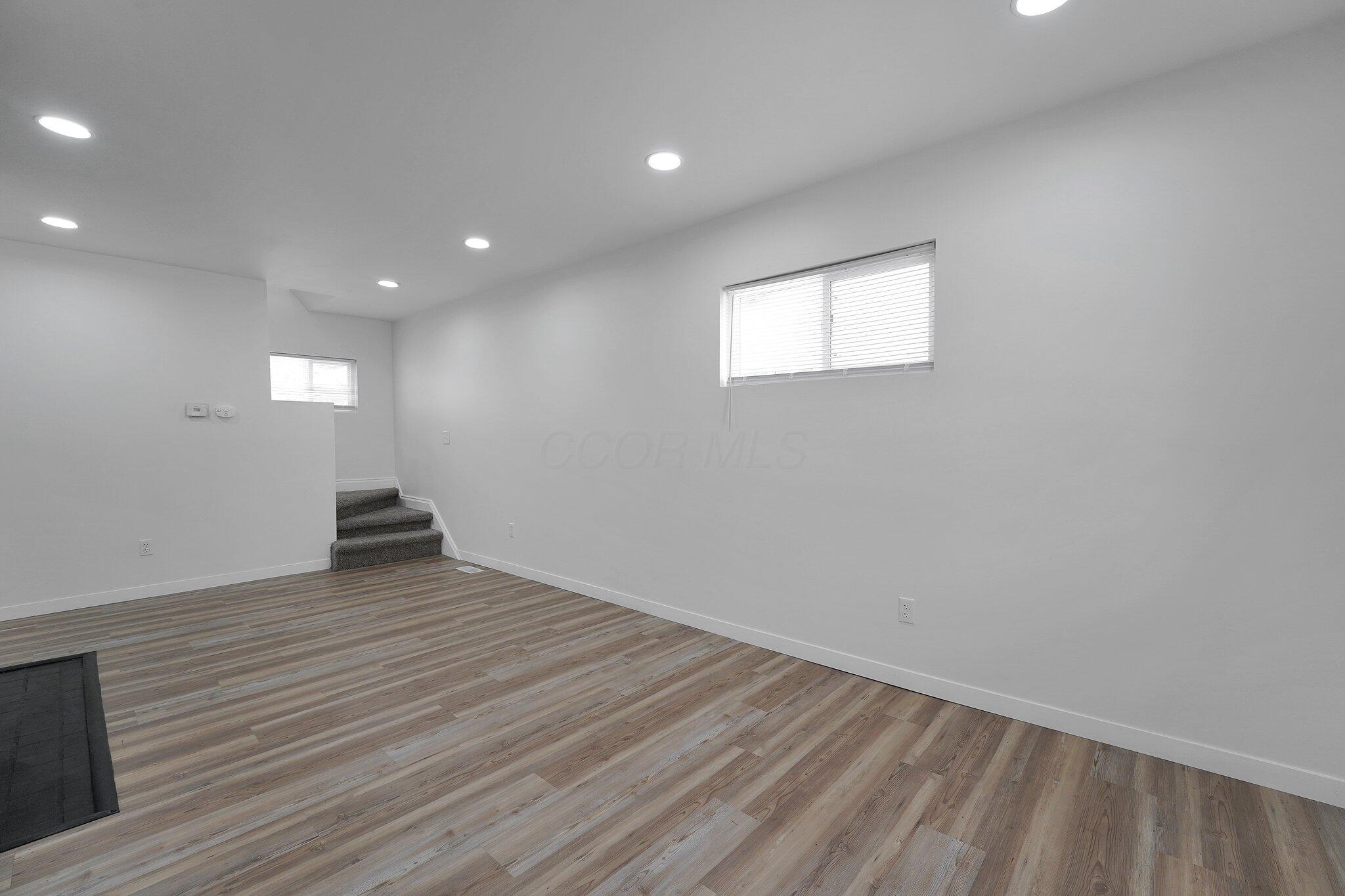 483 East Weber Road Columbus, OH 43202 - Photo 5 of 42 Living Room