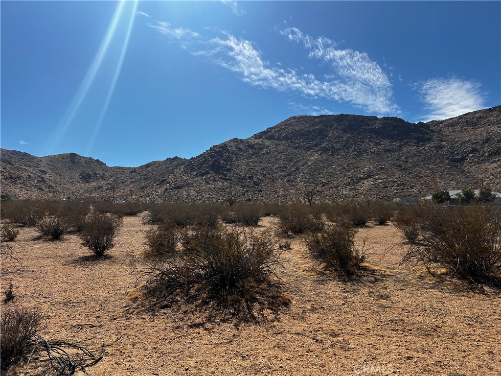 25415 Zuni Road Apple Valley, CA 92307 - Photo 2 of 4