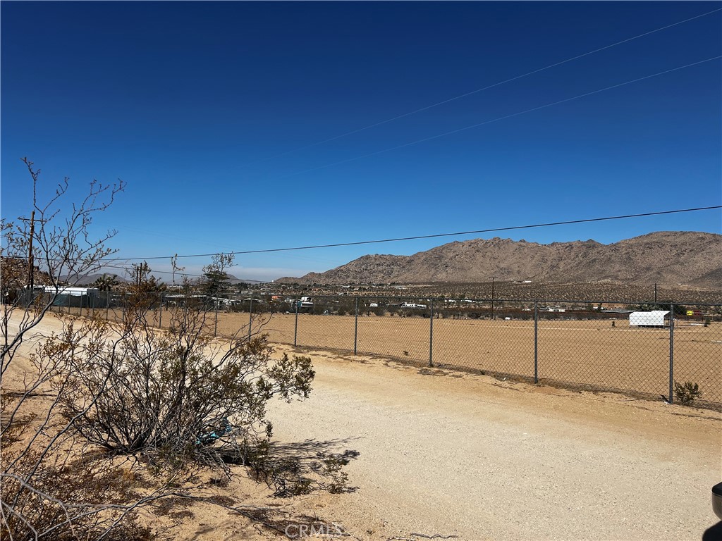 25415 Zuni Road Apple Valley, CA 92307 - Photo 3 of 4