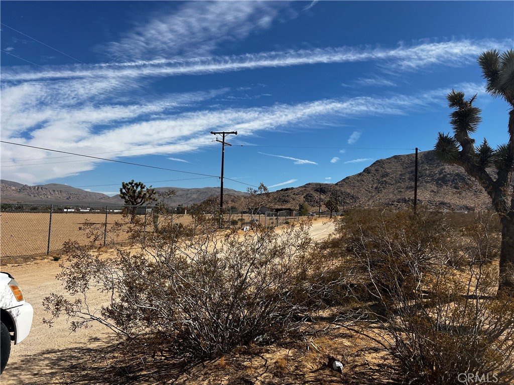 25415 Zuni Road Apple Valley, CA 92307 - Photo 4 of 4