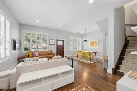 $650,000 | 3140 North Richmond Street, Unit 1, Chicago, IL 60618
