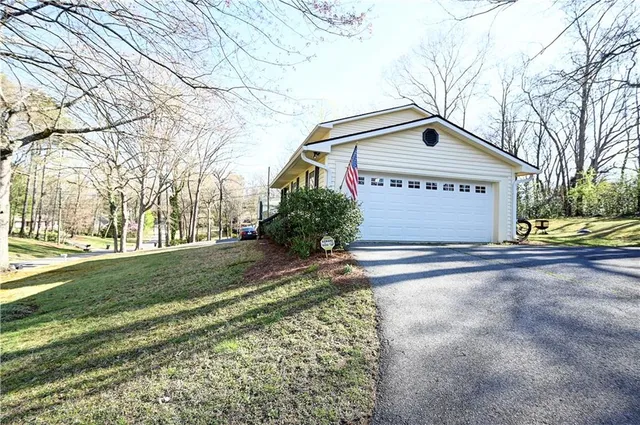 a view of backyard of the house