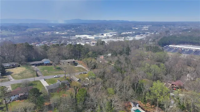 a view of a yard in a field