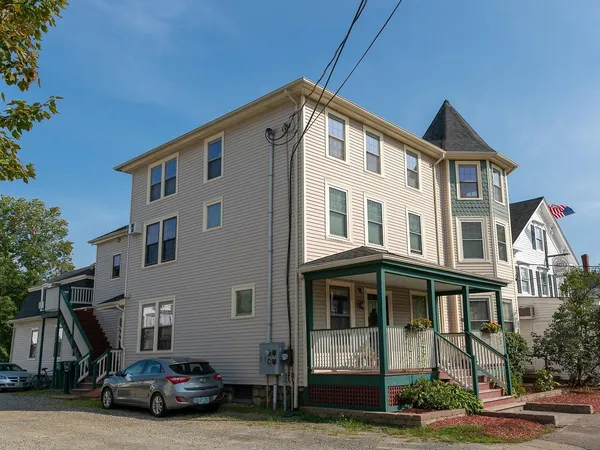 $1,575,000 | 407 Lafayette Road, Hampton, NH 03842