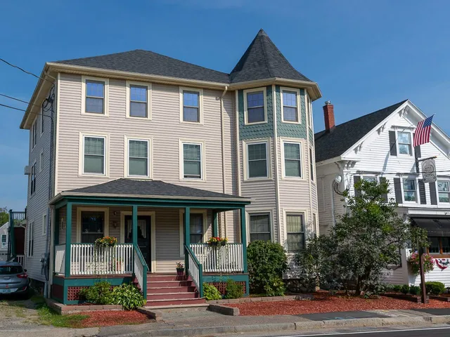 $1,575,000 | 407 Lafayette Road, Hampton, NH 03842