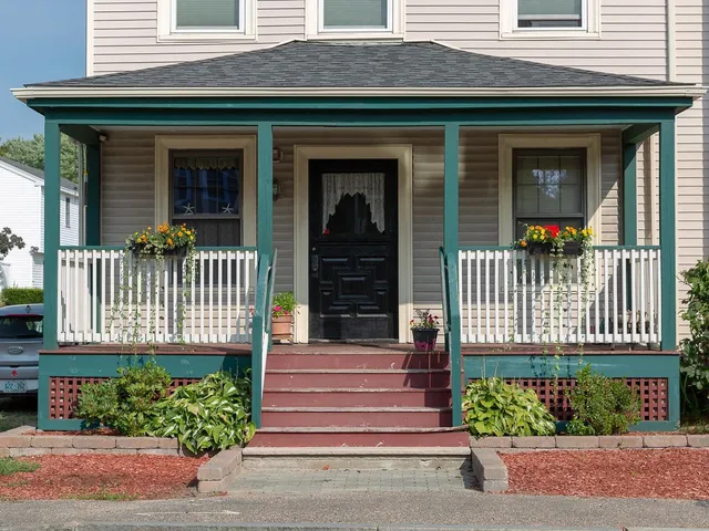 $1,575,000 | 407 Lafayette Road, Hampton, NH 03842