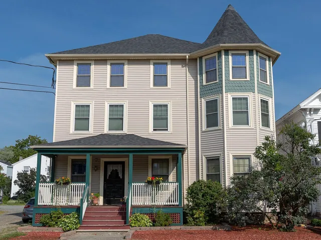 $1,575,000 | 407 Lafayette Road, Hampton, NH 03842
