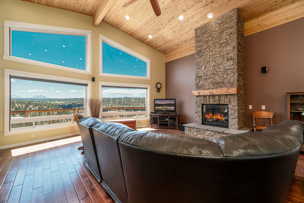 9367 Southwest Shad Road Terrebonne, OR 97760 - Photo 9 of 38 RileyVisuals-41