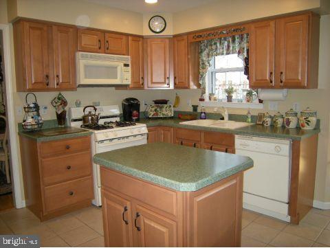 104 Ketch Road Manahawkin, NJ 08050 - Photo 9 of 12
