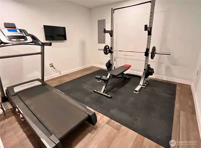 a view of a livingroom with furniture and a ceiling fan