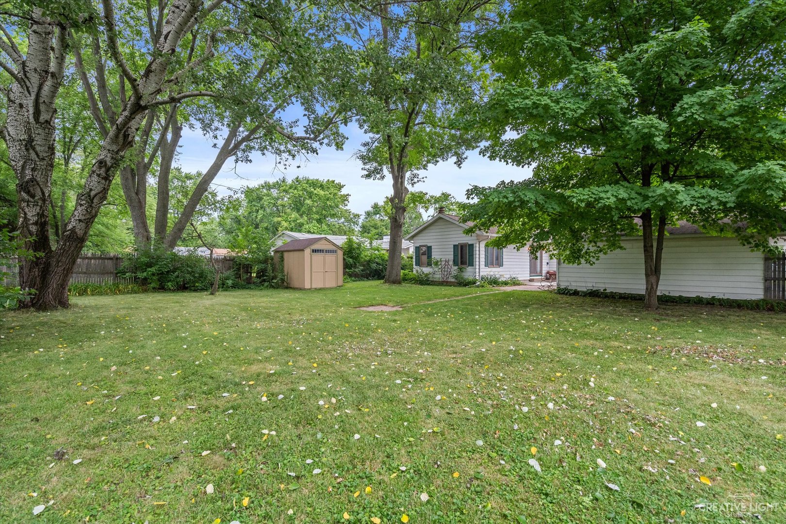 464 Davis Road Batavia, IL 60510 - Photo 14 of 17 a backyard of a house with table and chairs