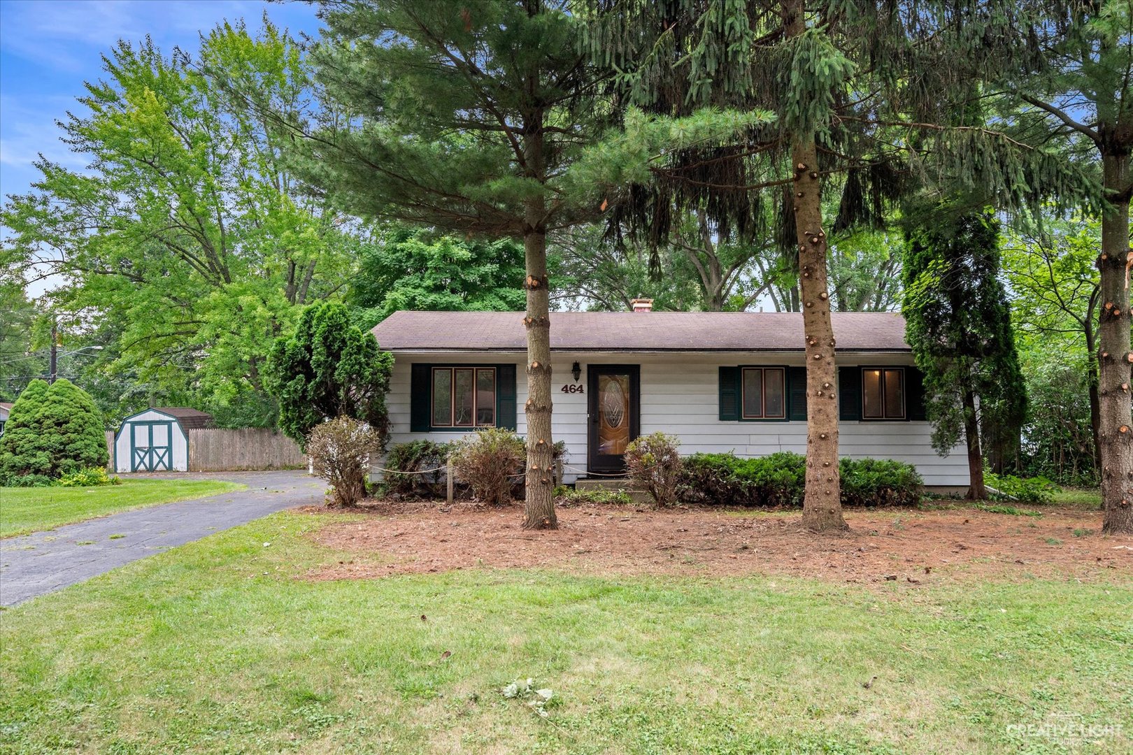 464 Davis Road Batavia, IL 60510 - Photo 2 of 17 a front view of a house with garden