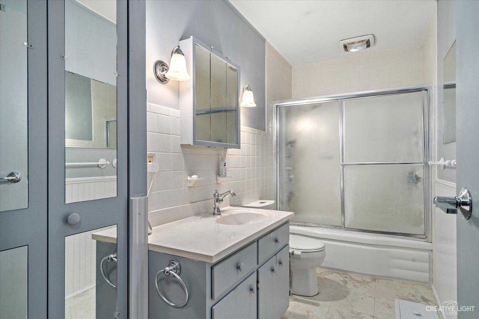 464 Davis Road Batavia, IL 60510 - Photo 8 of 17 a bathroom with a sink a toilet and shower