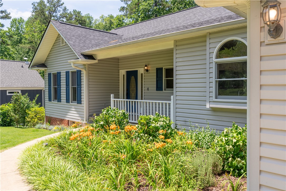 113 Cane Creek Harbor Road Seneca, SC 29672 - Photo 3 of 46