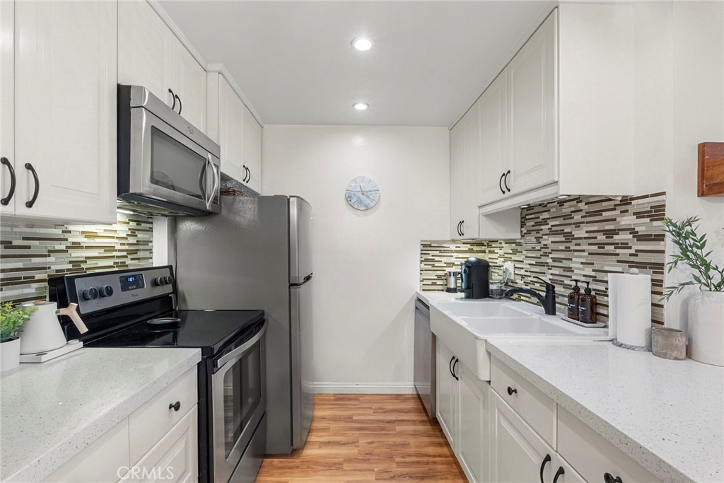 7742 Redlands Street Playa del Rey, CA 90293 - Photo 4 of 22