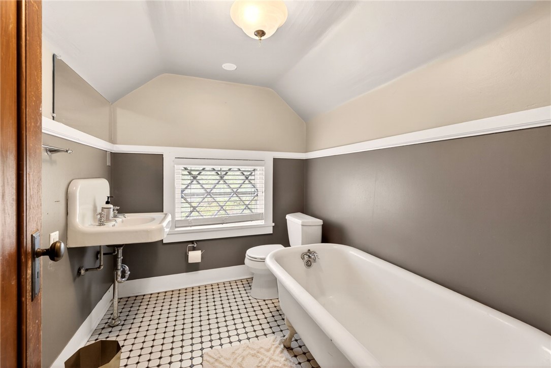 1036 Harvard Street Rochester, NY 14610 - Photo 24 of 35