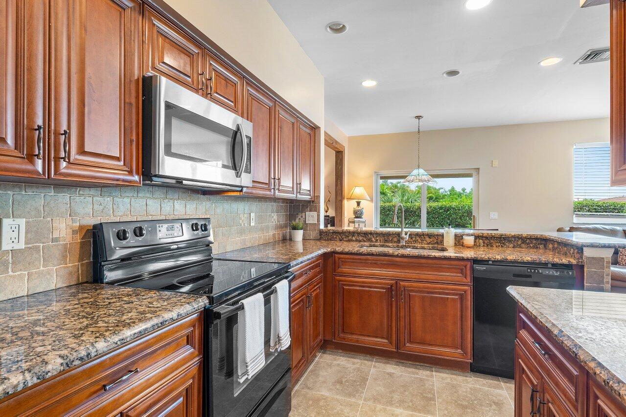 11211 Sandpoint Terrace Boca Raton, FL 33428 - Photo 11 of 33 018-11211SandpointTerrace-BocaRaton-FL-3