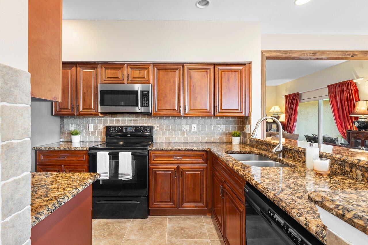 11211 Sandpoint Terrace Boca Raton, FL 33428 - Photo 12 of 33 017-11211SandpointTerrace-BocaRaton-FL-3