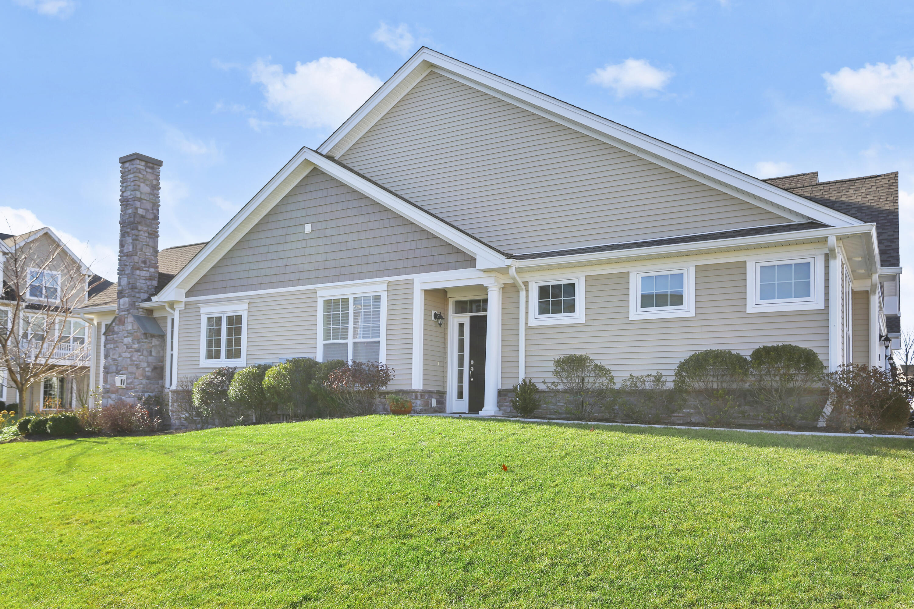 15 Country View Road, Unit 15 Danbury, CT 06810 - Photo 1 of 25 022
