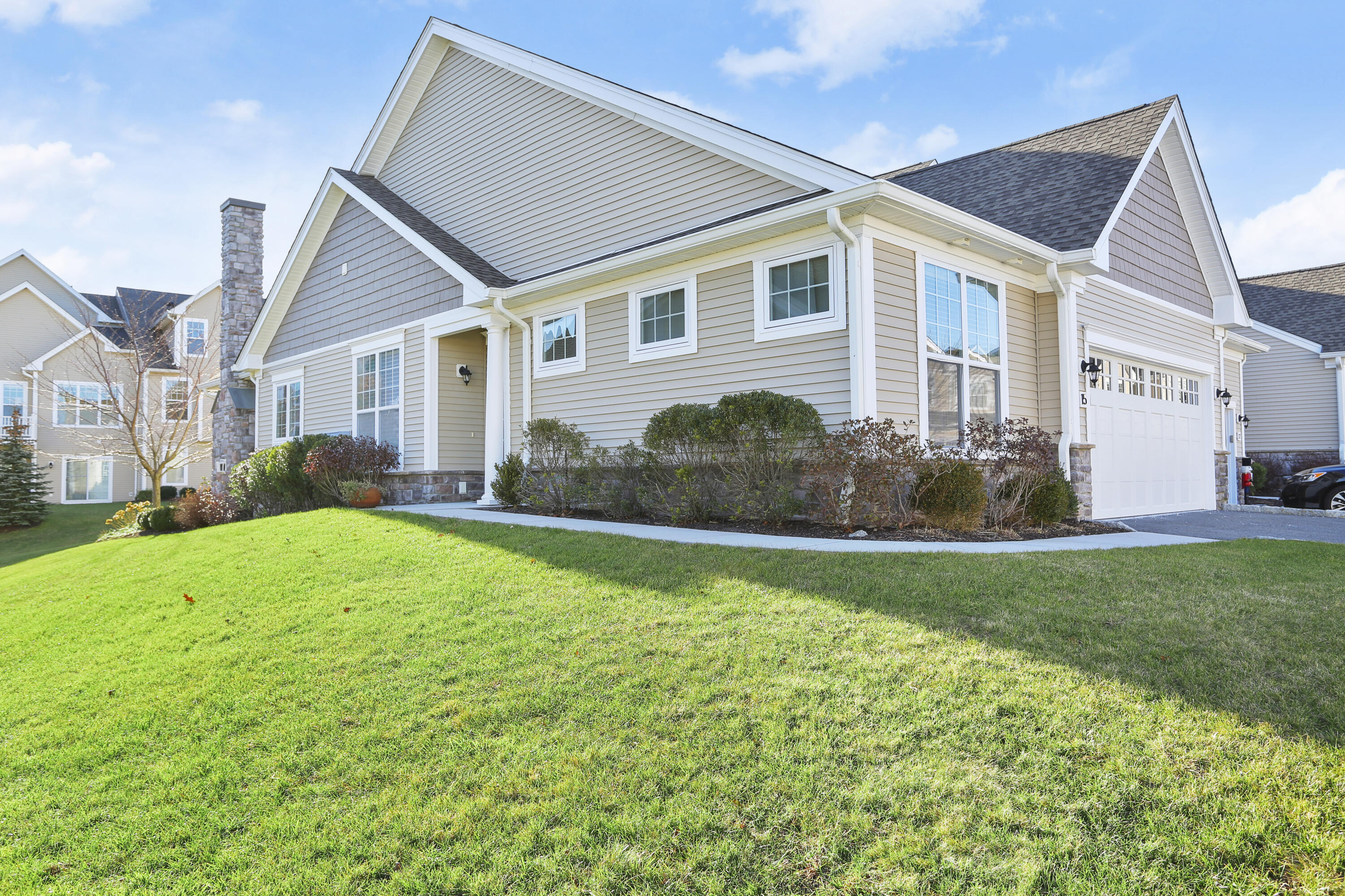 15 Country View Road, Unit 15 Danbury, CT 06810 - Photo 3 of 25 023