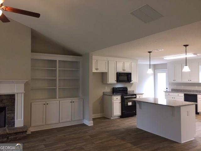 429 Riley Circle Northwest Milledgeville, GA 31061 - Photo 7 of 8 a kitchen with cabinets and window