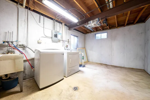 a view of a storage & utility room with washer and dryer