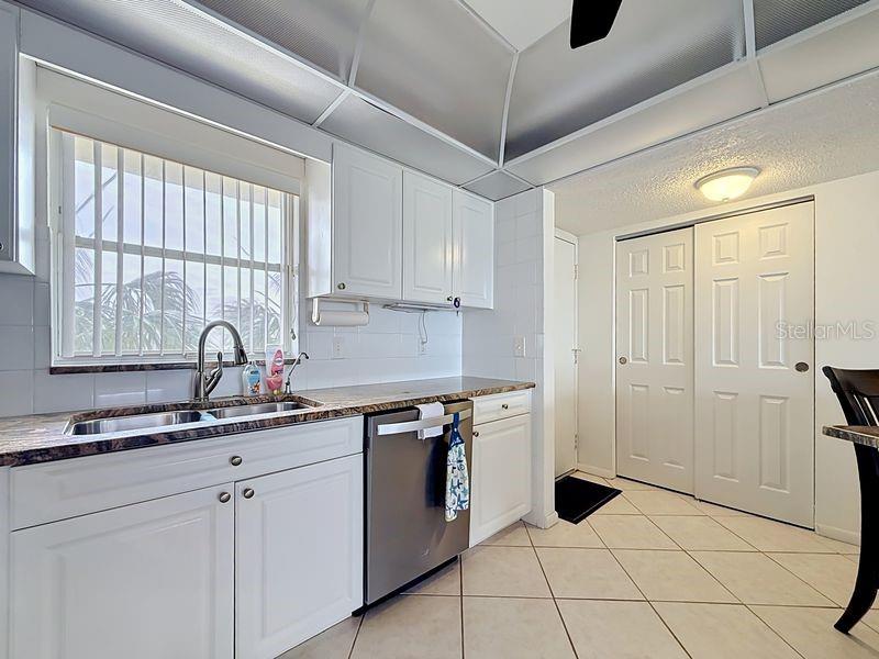 4550 Cove Circle, Unit 302 St. Petersburg, FL 33708 - Photo 10 of 55